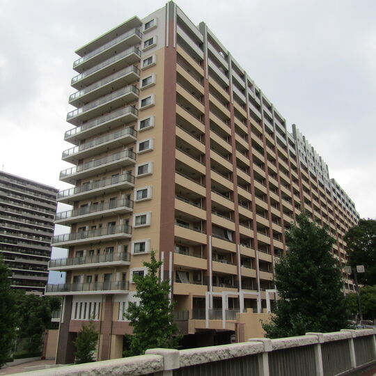 北西側から外観